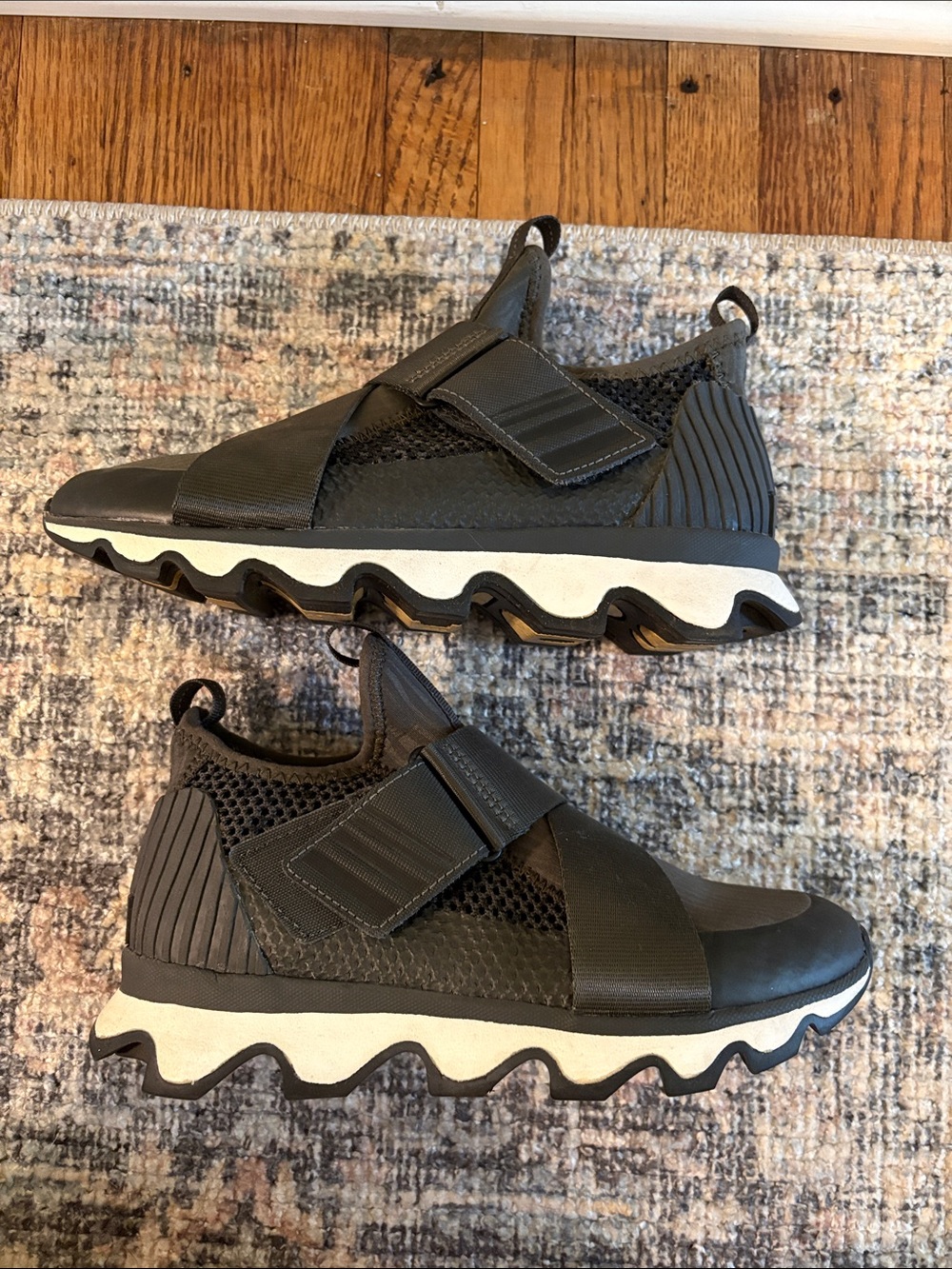Sorel Kinetic green sneakers size 6.5